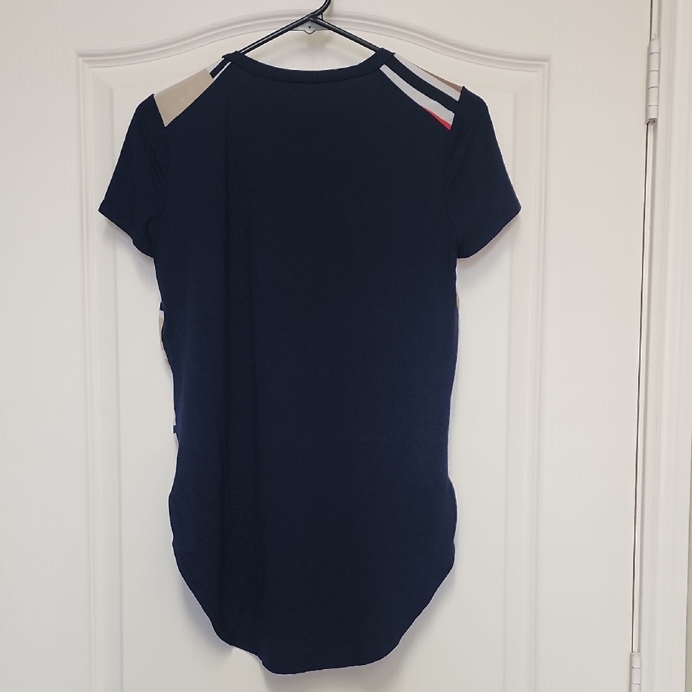 Vince Camuto Blue and Red Graphic Short Sleeve T-Shirt - Picture 3 of 5